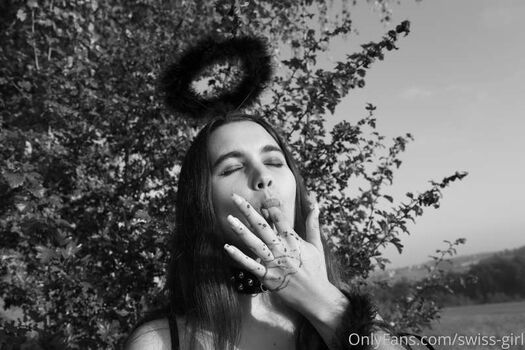 Leaked Swiss girl private photo viral onlyfans
