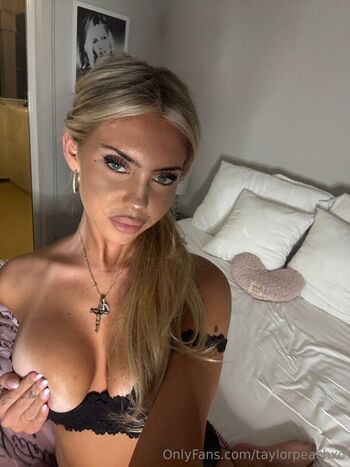 Taylor Peach Xo