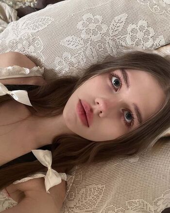 Leaked Lil abs queen/ private photo viral onlyfans