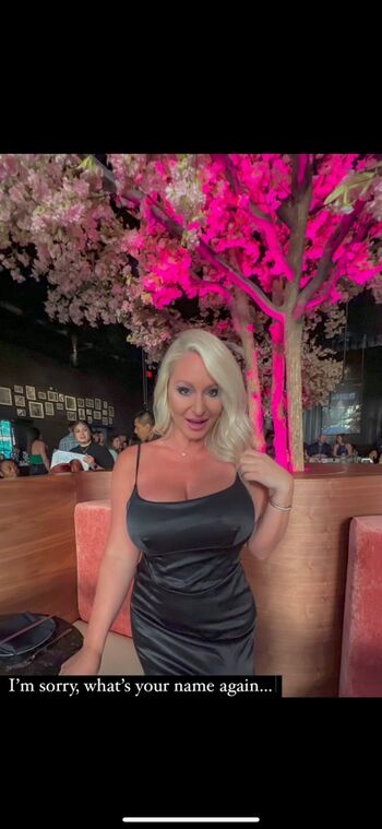Leaked Texas hotwife private photo viral onlyfans
