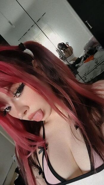 Leaked Theakaleina private photo viral onlyfans