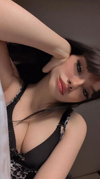 Leaked Theakaleina private photo viral onlyfans