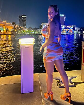thealessia_model11b