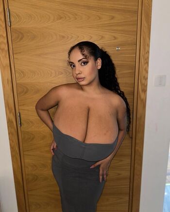 Leaked Thegirlinred page private photo viral onlyfans