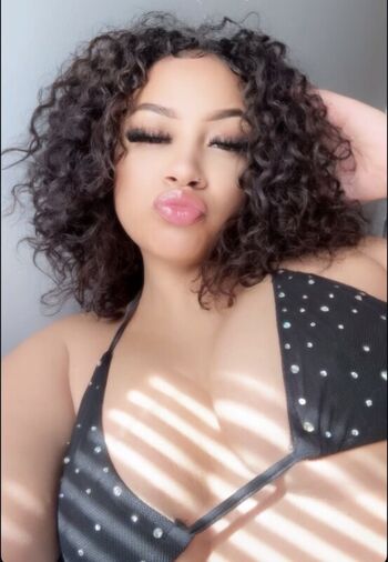 Leaked Thick baddie forevaa laii private photo viral onlyfans