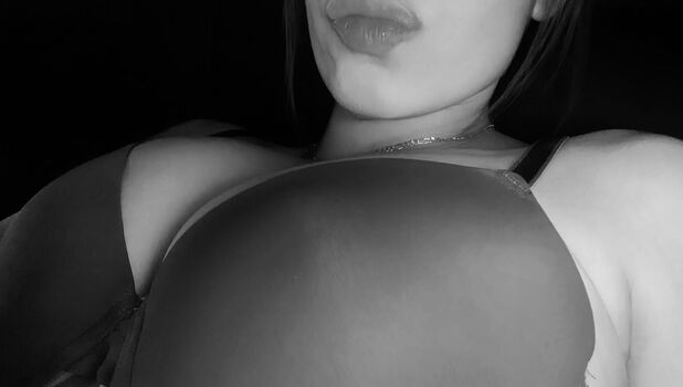 Leaked Thinkvaleria private photo viral onlyfans