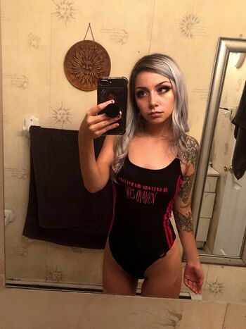 Leaked Tiiinkkk page private photo viral onlyfans