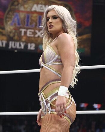 Toni Storm Aew