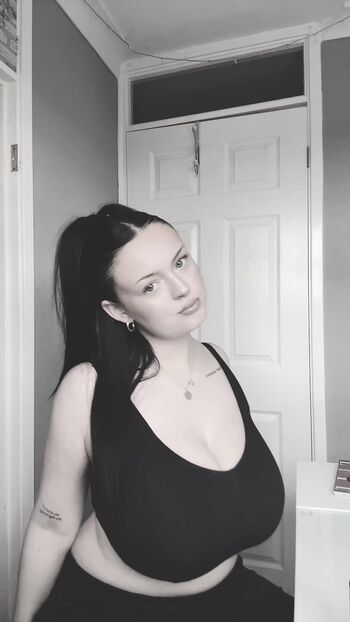 Ttayallyles [Nudes]