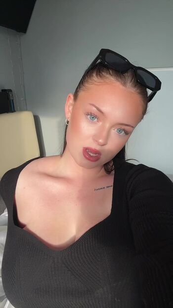 Ttayallyles [Nudes]