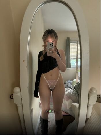 Leaked Emily bader/ private photo viral onlyfans