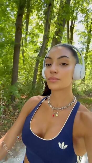 Leaked Valentina maceri private photo viral onlyfans