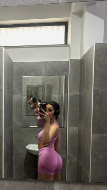 VANESSA TROIA