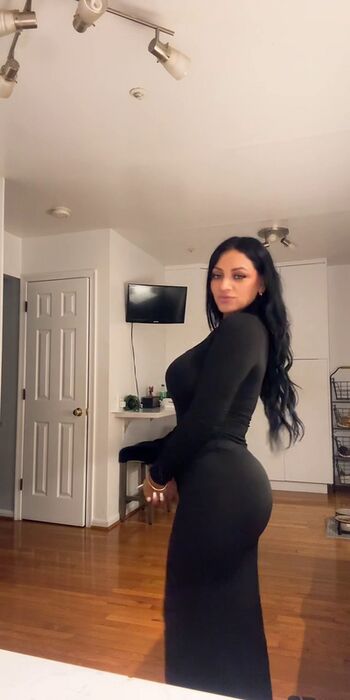 Leaked Vanessalucia private photo viral onlyfans