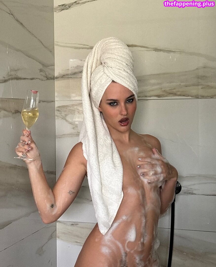 Victoria De Angelis