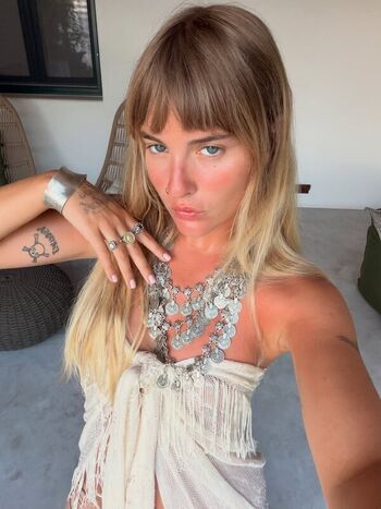 Victoria De Angelis
