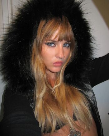 Victoria De Angelis