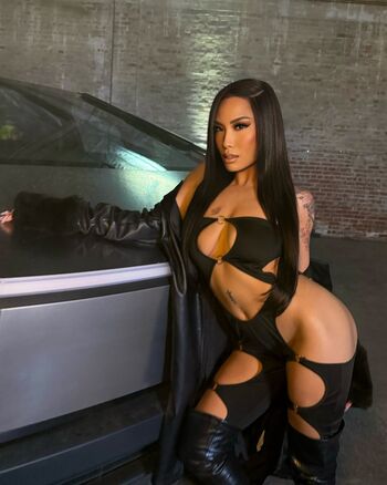 Victoria Kuang