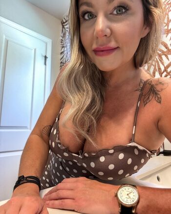 Leaked Vinylsanddials private photo viral onlyfans