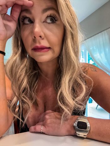 Leaked Vinylsanddials private photo viral onlyfans