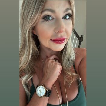 Leaked Vinylsanddials private photo viral onlyfans