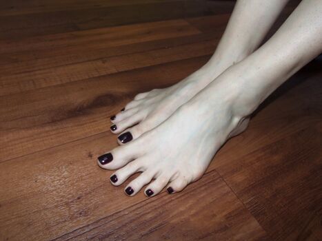 Violet's Toes (Violet's Perfect Feet