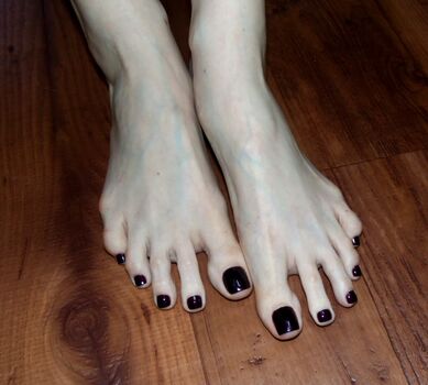 Leaked Violet s toes violet s perfect feet private photo viral onlyfans