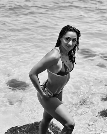 Violeta Dee