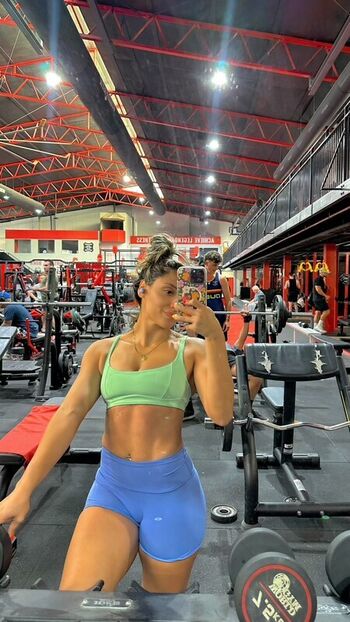 Violeta Dee