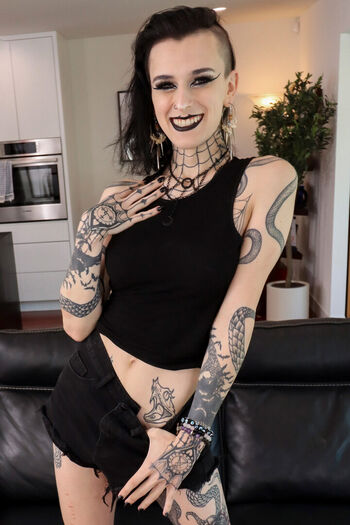 Viviana Rose