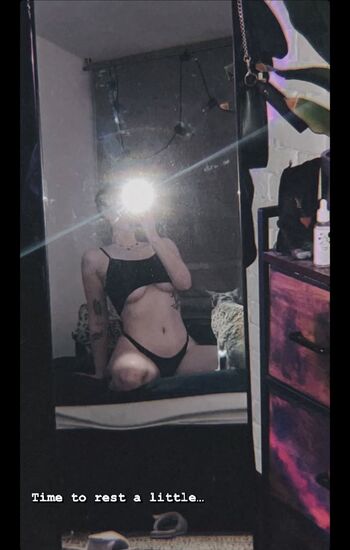 Leaked Vivickivvv page private photo viral onlyfans