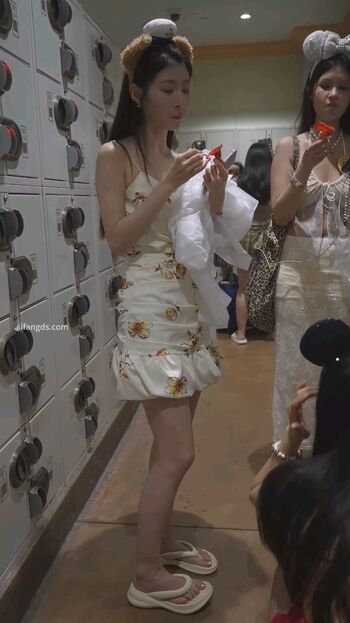 Voyeur Asian Pissing Toilet &Amp; Upskirts Only