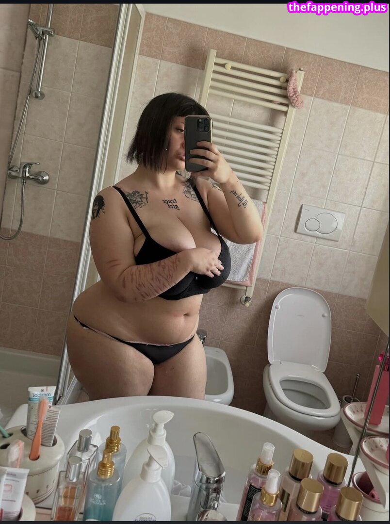 Mxmmytina / VVALENTINABONETALLI Φωτογραφία Γυμνών OnlyFans #130