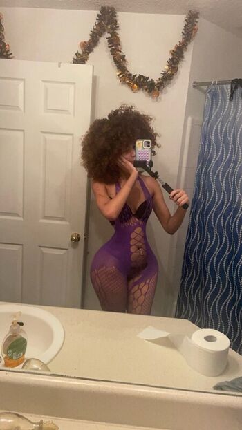 Leaked Vxmpisariel private photo viral onlyfans