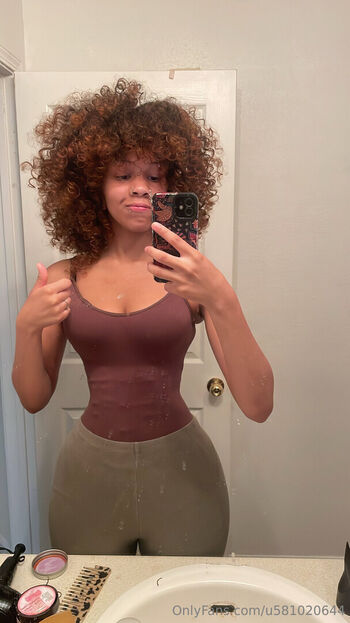 Leaked Vxmpisariel private photo viral onlyfans