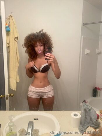 Leaked Vxmpisariel private photo viral onlyfans