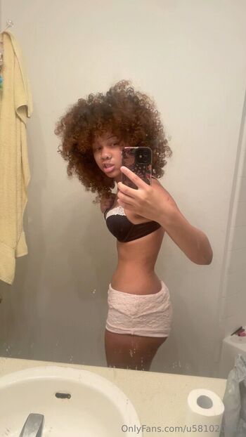 Leaked Vxmpisariel private photo viral onlyfans