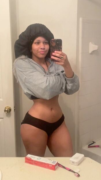 Leaked Vxmpisariel private photo viral onlyfans