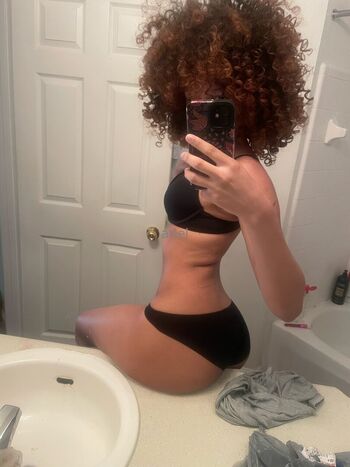 Leaked Vxmpisariel private photo viral onlyfans