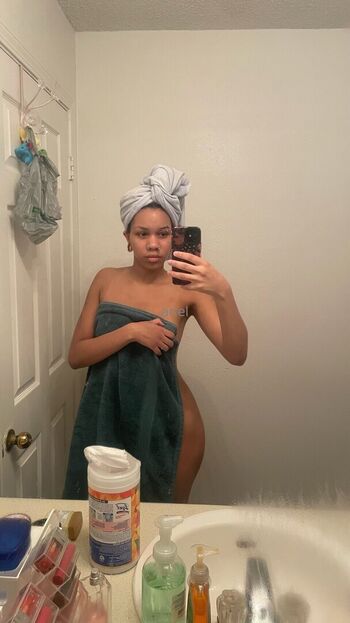 Leaked Vxmpisariel private photo viral onlyfans