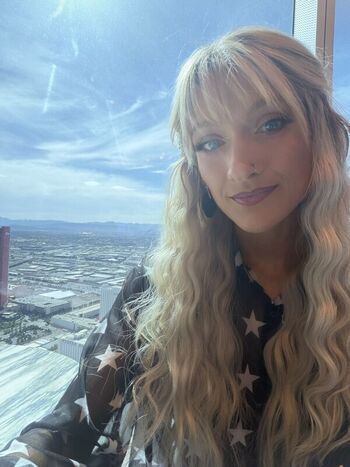 WheezyBlonde