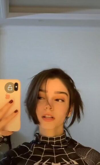 Leaked Tiara lova/ private photo viral onlyfans