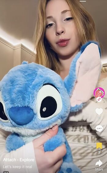 Leaked Sophie thatcher/ private photo viral onlyfans