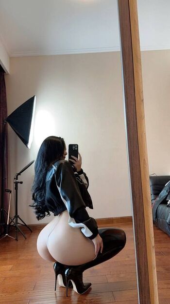 Leaked Emily ratajkowski / private photo viral onlyfans