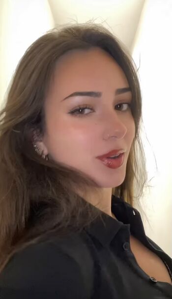 Leaked Emily grey/ private photo viral onlyfans