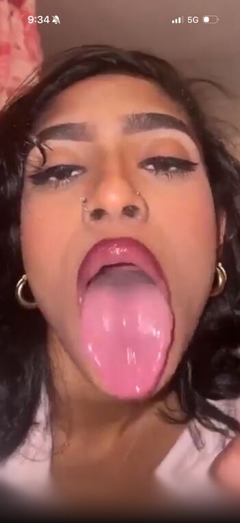 Leaked Yveshottie/ private photo viral onlyfans