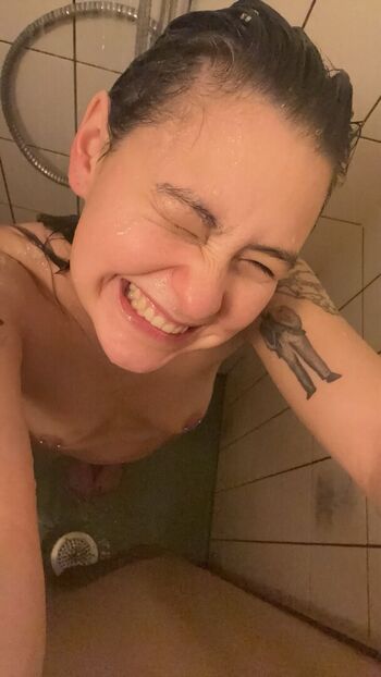 Leaked Emily norman / private photo viral onlyfans