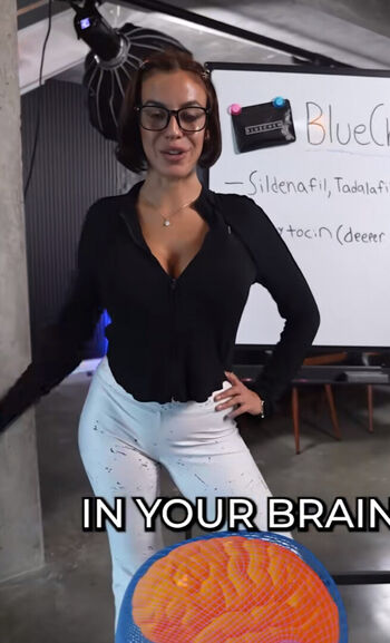 Leaked Chanel west coast/ private photo viral onlyfans