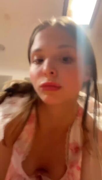 Leaked Charming girl / private photo viral onlyfans