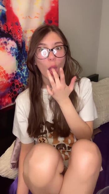 Leaked Gray perrier/ private photo viral onlyfans